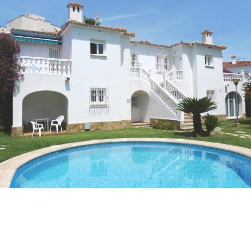 Apartment Club Sevilla I by Interhome