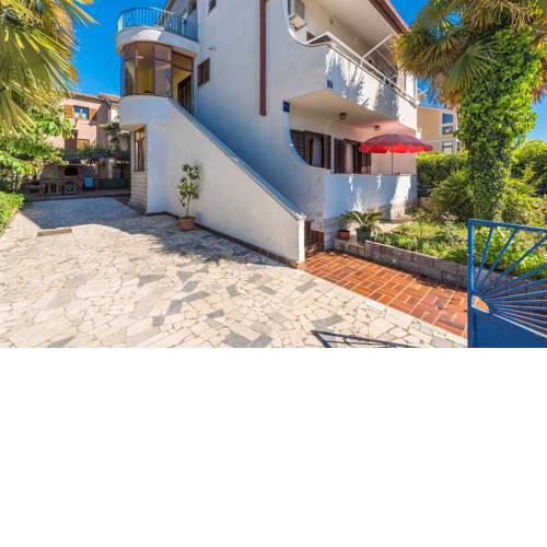 Apartment Complex Leke