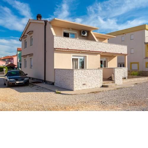 Apartment Dora