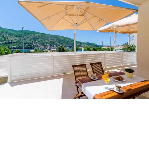 Apartment Festina Lente