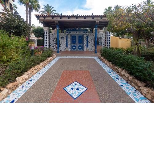 apartment for 6 people 300 meters from the beach, huge pool 13 EUR day