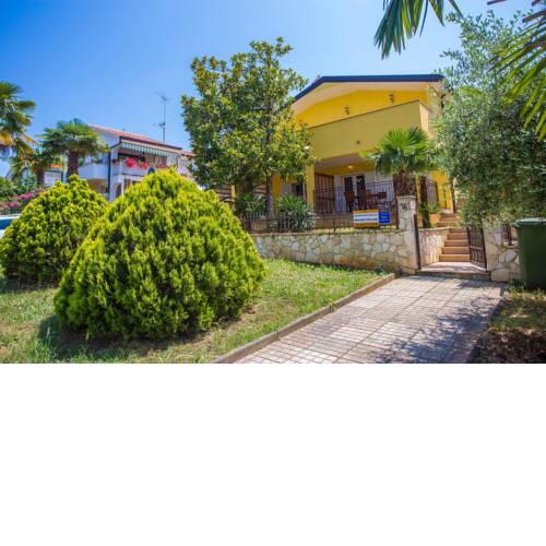 Apartment for 8 people near the beach
