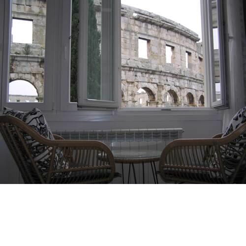 Apartment Gladiator 2 - almost inside the Arena!