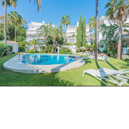 Apartment Golden Mile Marbella walking distance Puente Romano and Sea