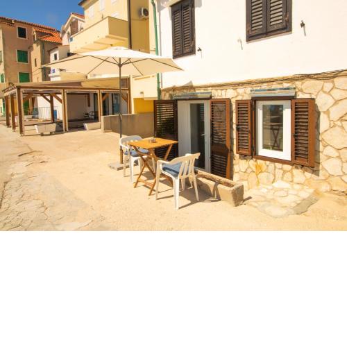 Apartment Hrvoje by the beach