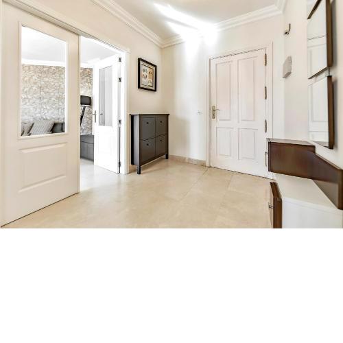 Apartment in area Del Duque with spacious terrace