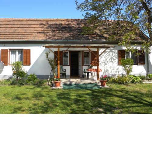 Apartment in Balatonbereny 18127