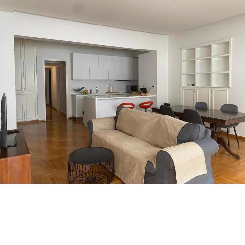 Apartment in Fancy Athenian Neighbourhood