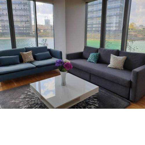 Apartment in Lively Area in with Stunning Lake View in Istanbul!