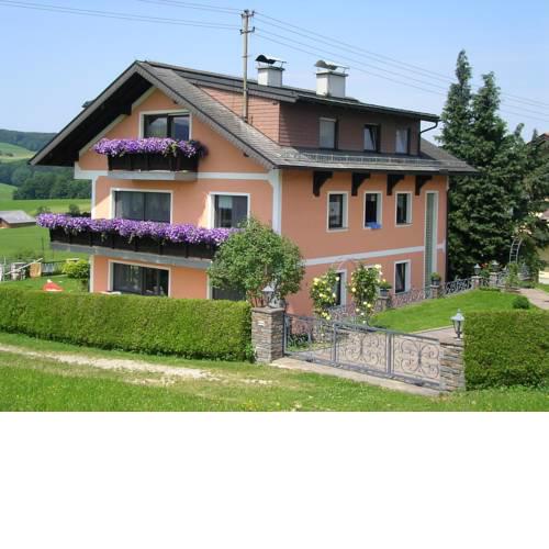 Apartment in Oberhofen am Irrsee 82