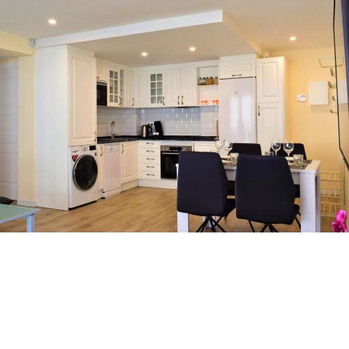 Apartment in Salou next to the beach for families,WIFI
