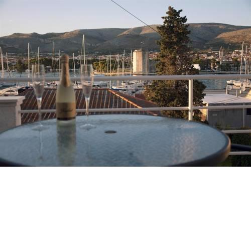 Apartment in Trogir with sea view, terrace, air conditioning, Wi-Fi (3788-2)