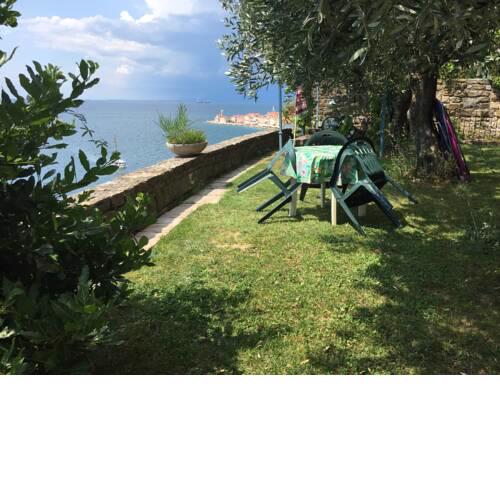 Apartment Kandus B with Beautiful Garden and Free Parking