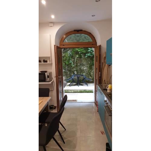 Apartment Kaza, free parking, external entrance
