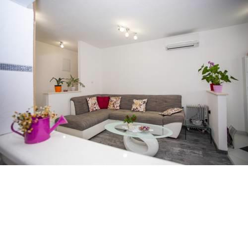 Apartment Livaja