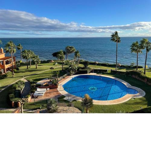 Apartment Los Molinos on the beachfront with pool