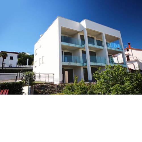 Apartment Mara with rooftop swimming pool