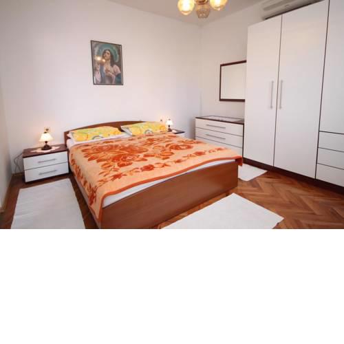 Apartment Metajna 527h