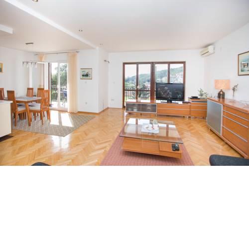 Apartment Mimica
