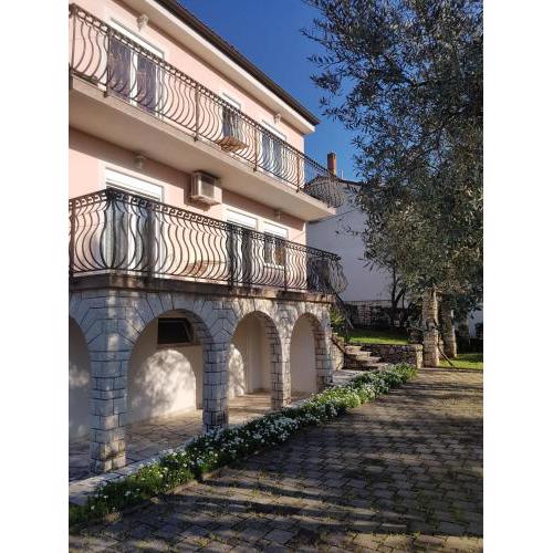 Apartment mit Balkon