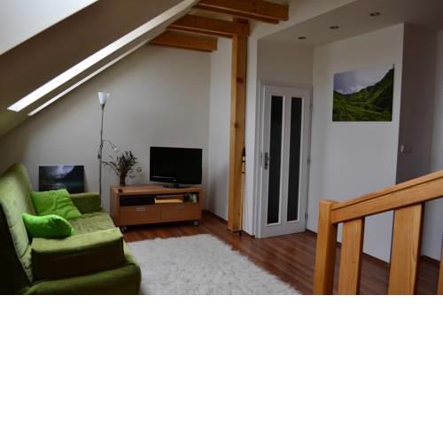 Apartment near city transport and Prague center
