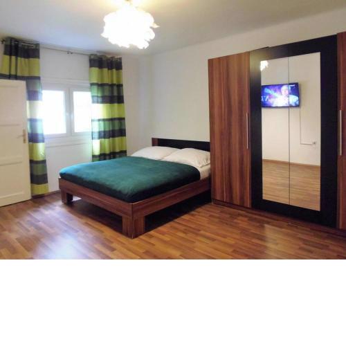 Apartment next to the main shopping street