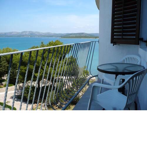 Apartment Obala Petra Kresimira IV 2