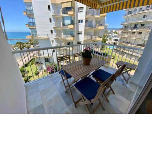 Apartment Overlooking the Beach