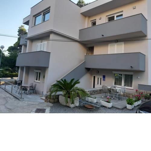Apartment Pahljina