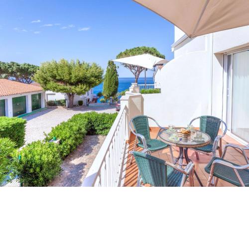 Apartment Palmiers I-4 by Interhome