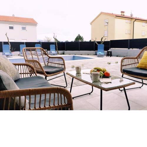Apartment Patrick with Pool