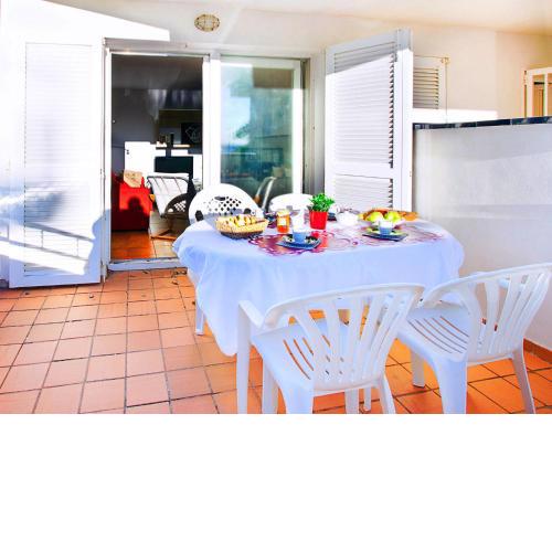 Apartment Platja de Roses-1 by Interhome