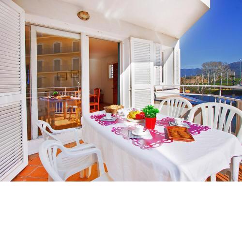 Apartment Platja de Roses-10 by Interhome
