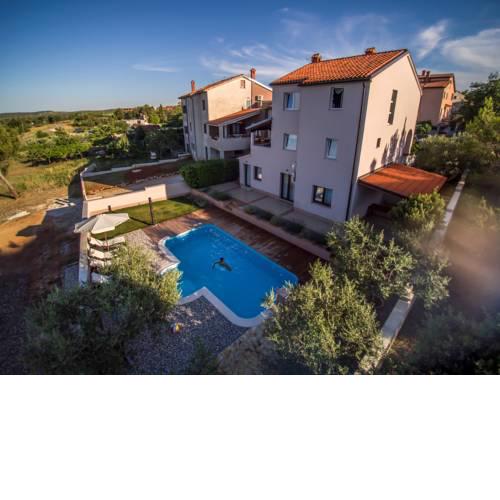 Apartment Poolside