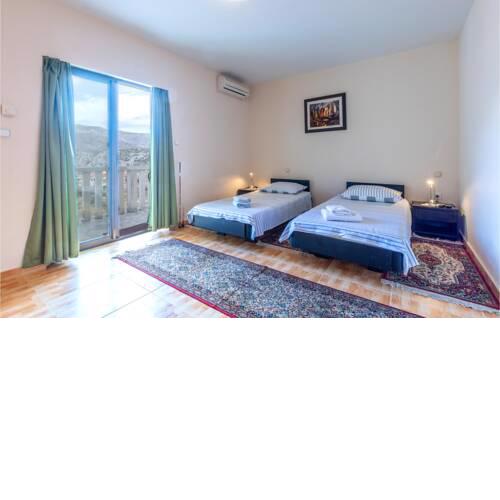 Apartment Put 09