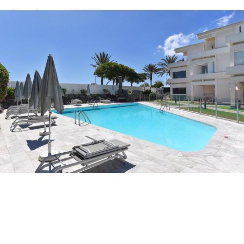 apartment quiet complex with a communal pool and beautiful gardens