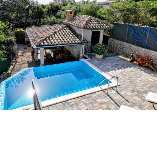Apartment Roko With Private Swimming Pool
