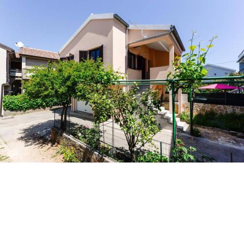 Apartment Sare