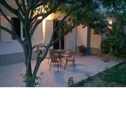 Apartment Tom - 500 m from sea