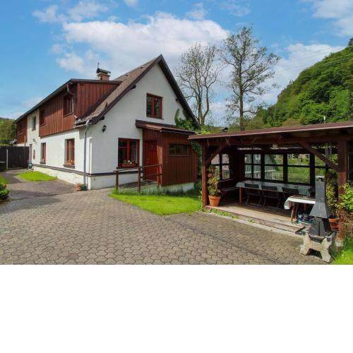 Apartment U splavu 6