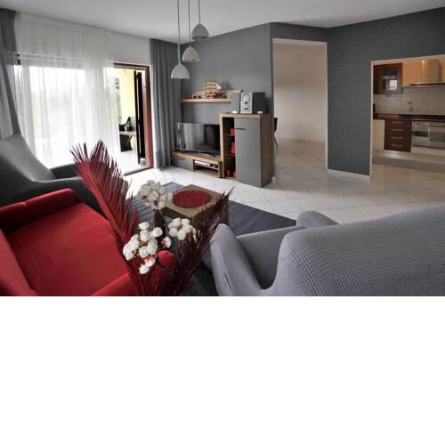 Apartment Vinja with private garden