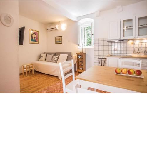 Apartment Vis 28