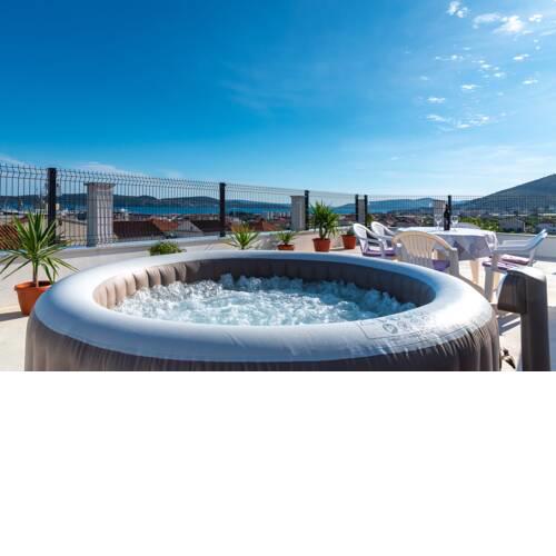 Apartment with 3 bedrooms and jacuzzi on rooftop