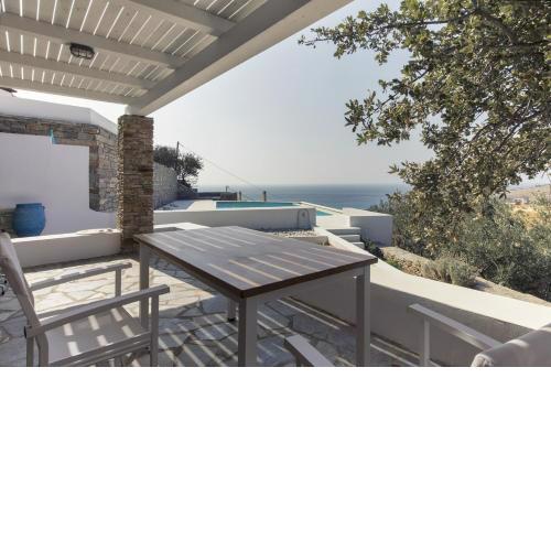 Apartment with a sea view and swimming pool, in the area of Koundouros
