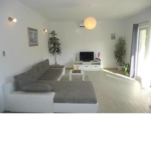 Apartment with big and free private parking
