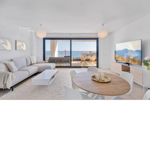 Apartment with big pool and close to beach!