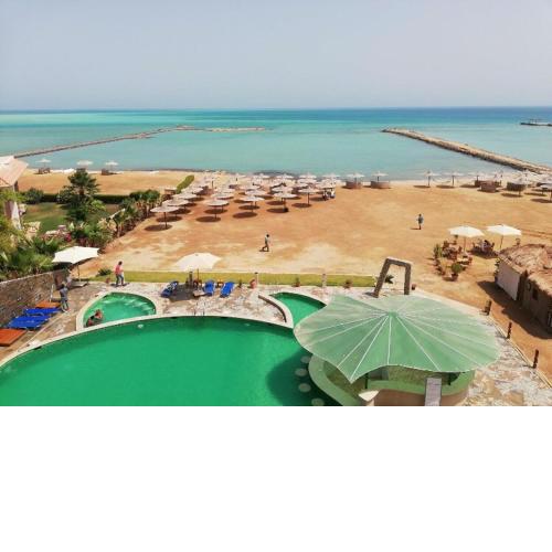 Apartment With Direct Access to Private Beach