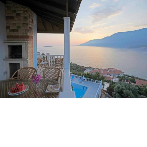 apartment with fantastic seaview, pool and garden