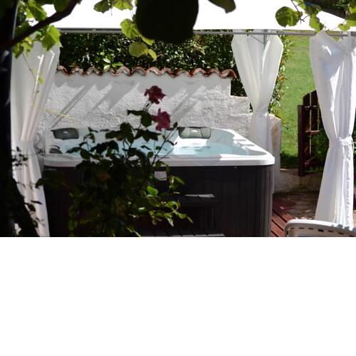 Apartment with Jacuzzi