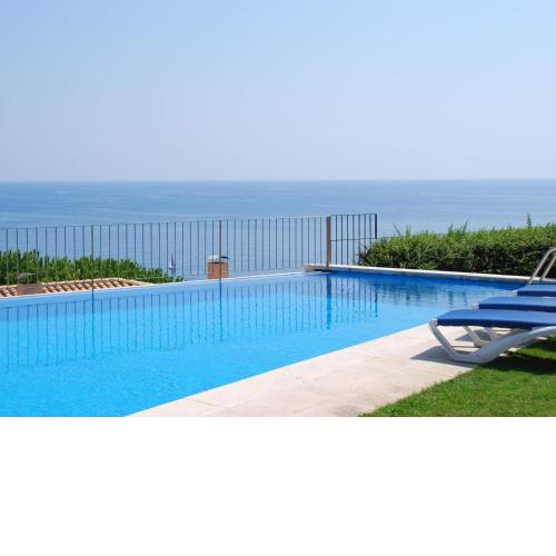 Apartment with joint pool and fantastic sea view